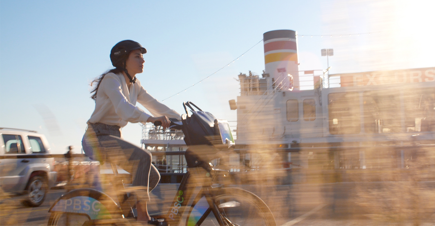 Woman on a Biki bike in Honolulu